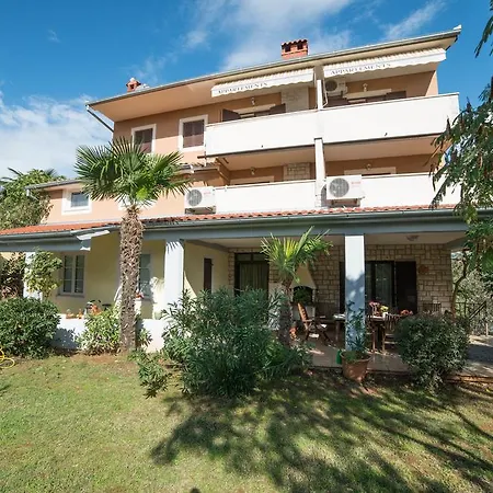 Devescovi Apartment *